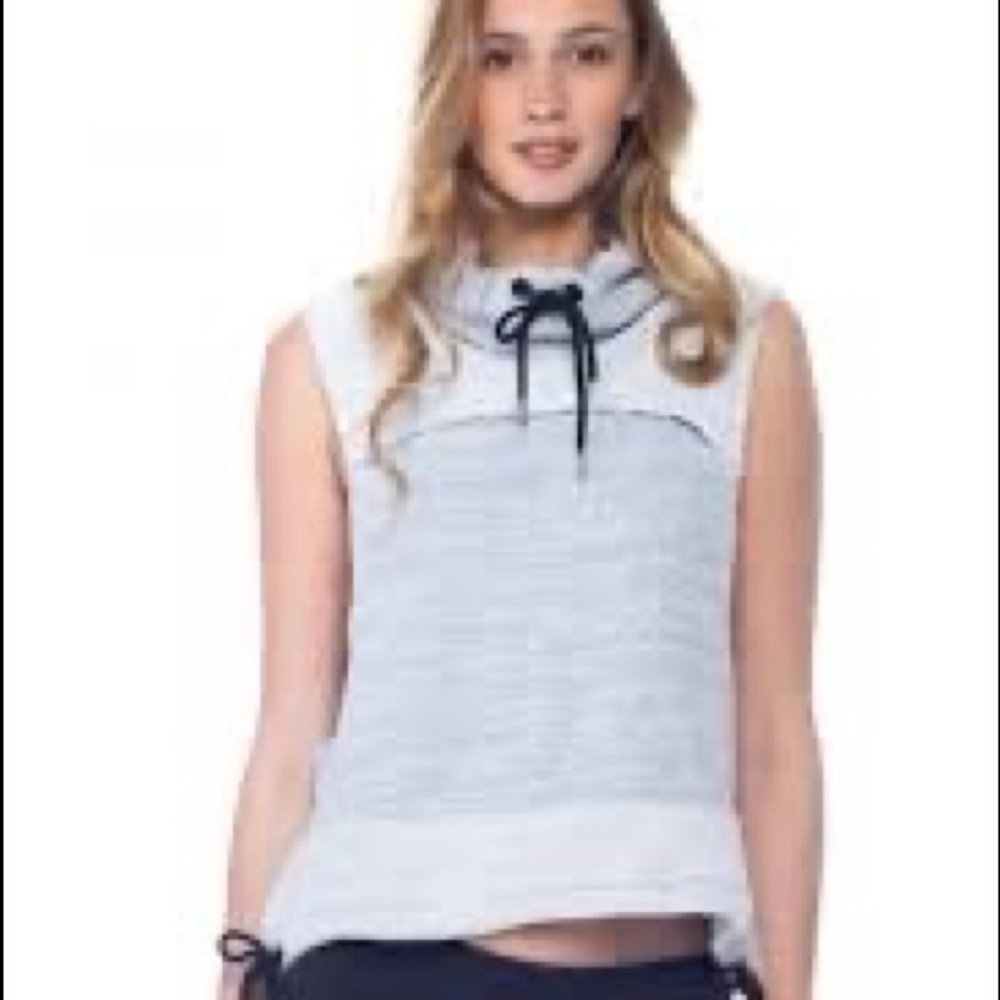Te Verde sleeveless active top size M